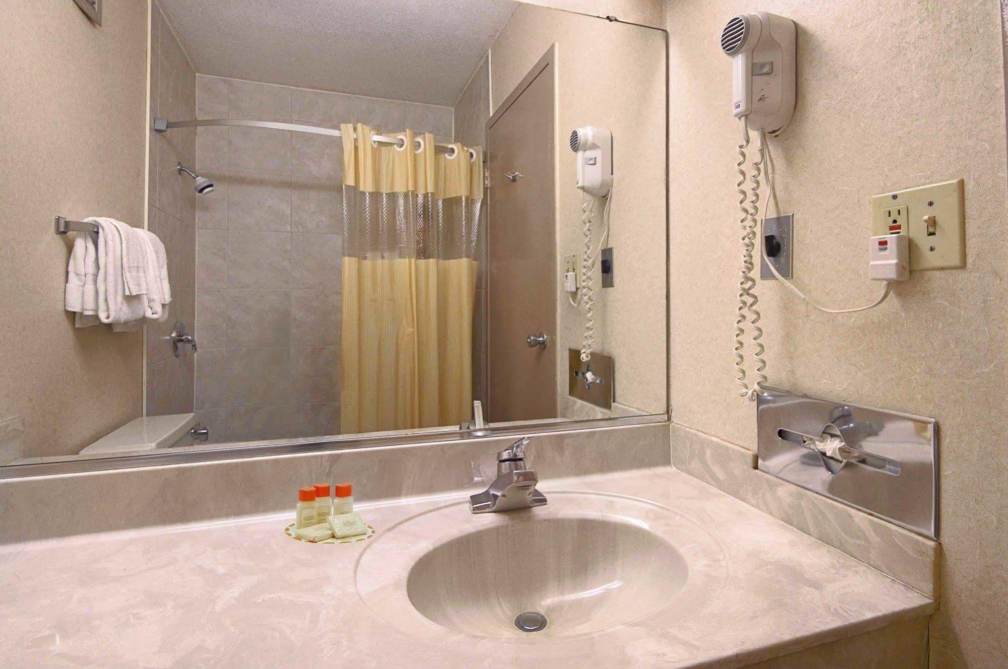Grand & Banquet Center Hotel