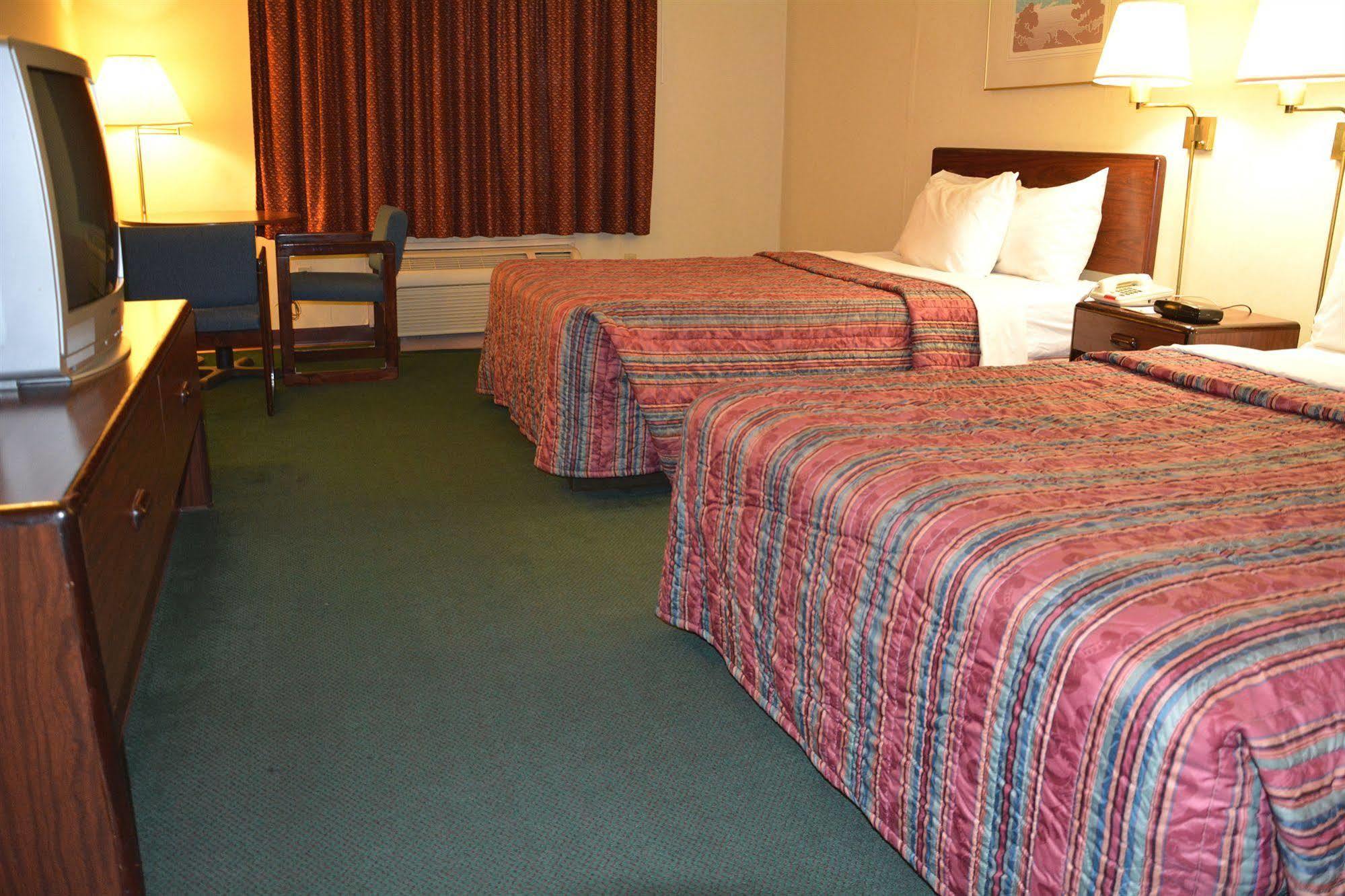 Hotel Grand & Banquet Center