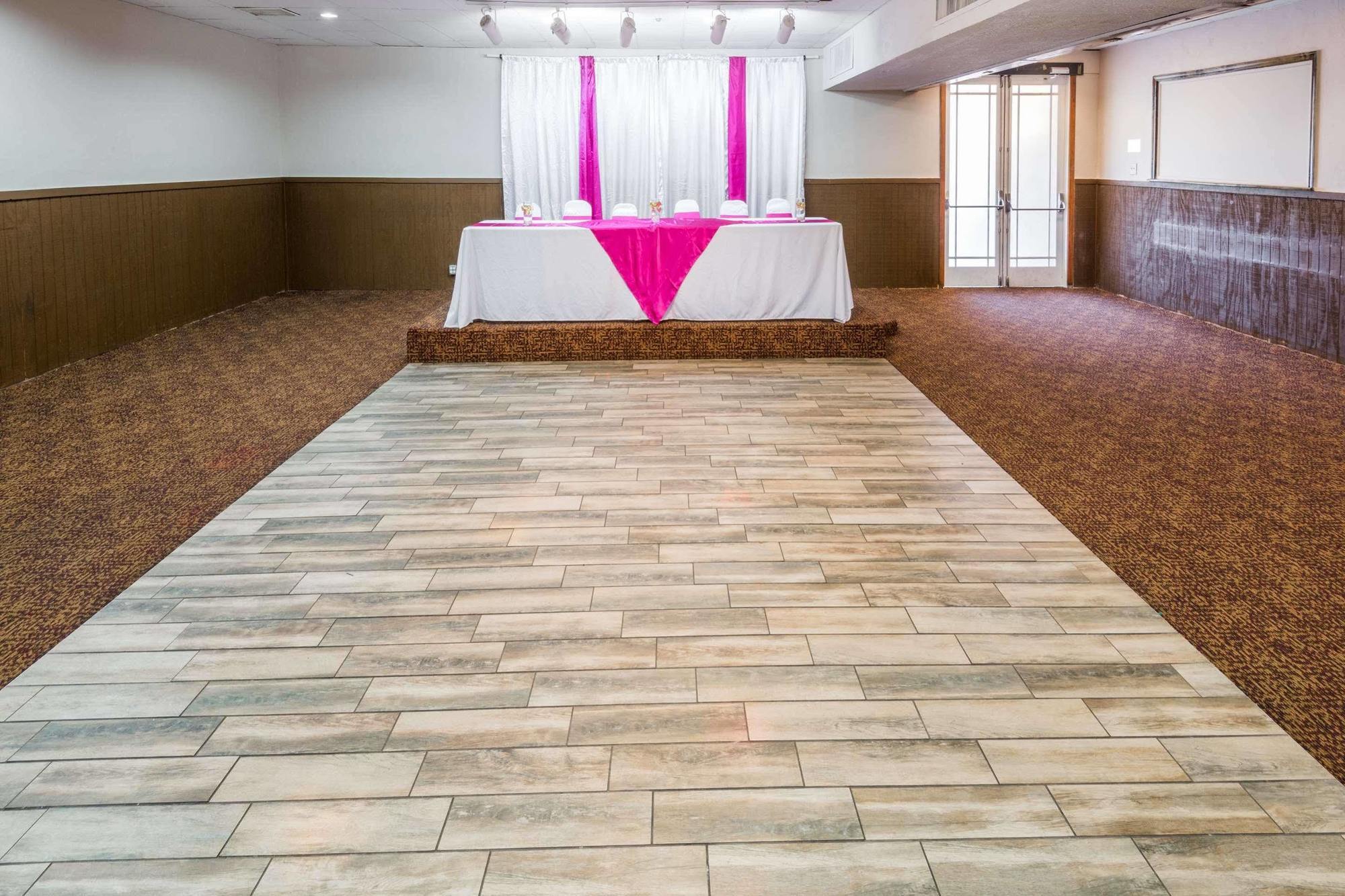 Grand & Banquet Center Hotel 2*