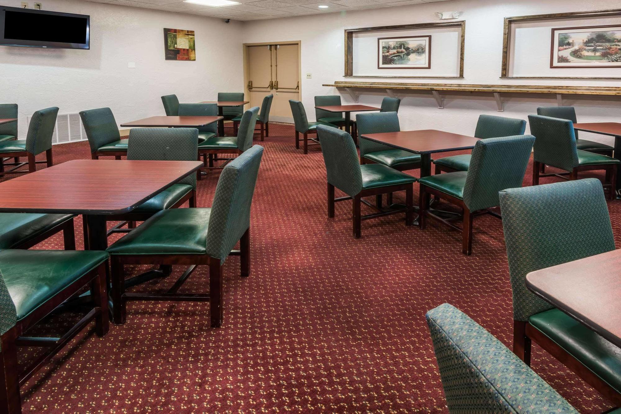 Grand & Banquet Center Hotel 2*